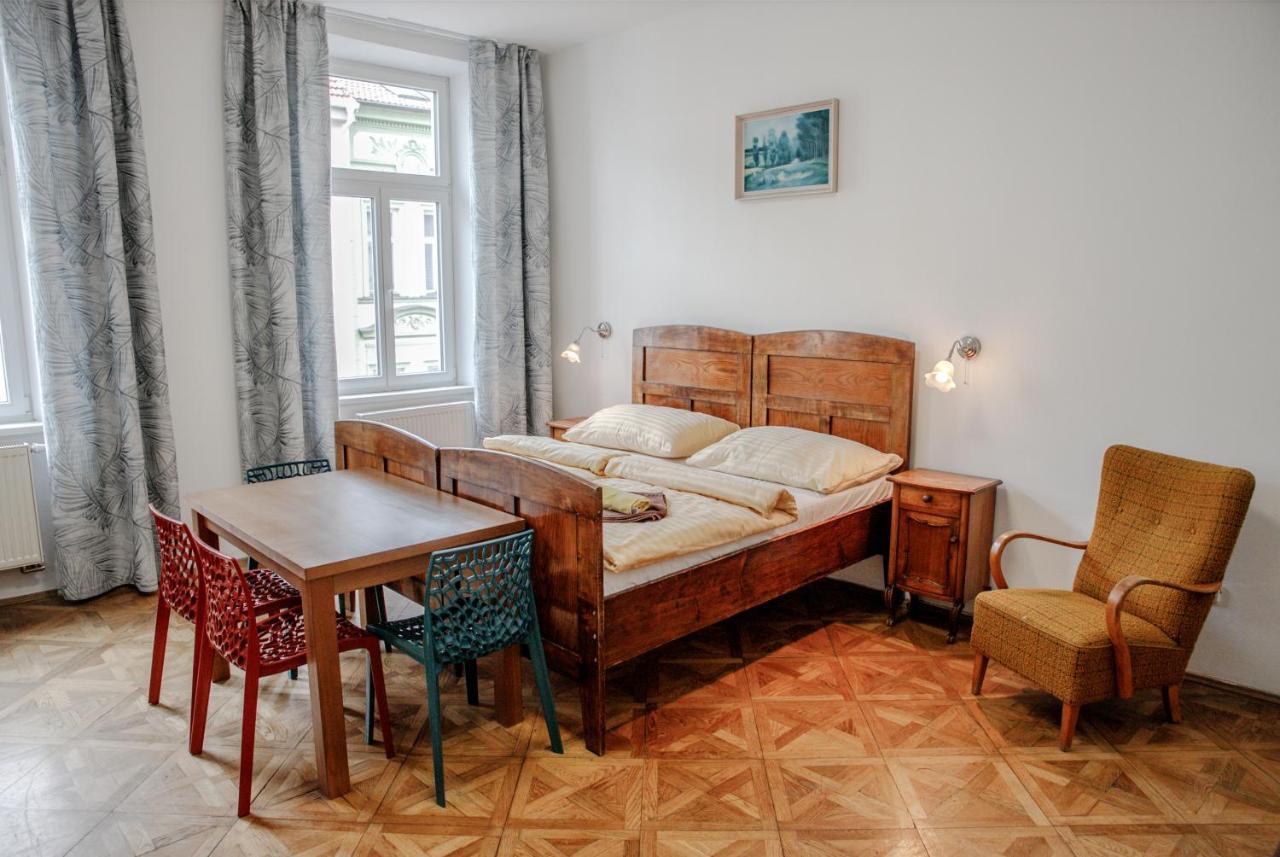 Cuba Bar & Hostel Ческе-Будеёвице Экстерьер фото